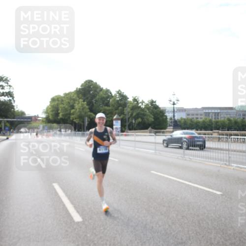 29.06.2025 - hella hamburg halbmarathon Jannik Wohlers http://msf.ph/oto/8141151 29.06.2025 09:37:54 Lombardsbrücke 4116 meine-sportfotos.de
