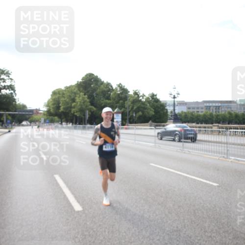 29.06.2025 - hella hamburg halbmarathon Jannik Wohlers http://msf.ph/oto/8141156 29.06.2025 09:37:54 Lombardsbrücke 4116 meine-sportfotos.de