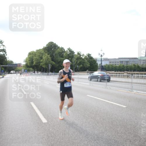 29.06.2025 - hella hamburg halbmarathon Jannik Wohlers http://msf.ph/oto/8141162 29.06.2025 09:37:54 Lombardsbrücke 4116 meine-sportfotos.de