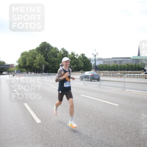 29.06.2025 - hella hamburg halbmarathon Jannik Wohlers http://msf.ph/oto/8141168 29.06.2025 09:37:54 Lombardsbrücke 4116 meine-sportfotos.de
