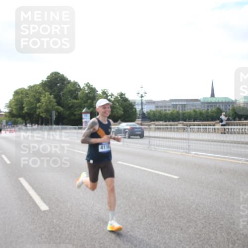 29.06.2025 - hella hamburg halbmarathon Jannik Wohlers http://msf.ph/oto/8141176 29.06.2025 09:37:54 Lombardsbrücke 4116 meine-sportfotos.de