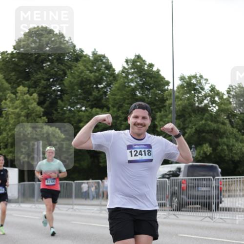 29.06.2025 - hella hamburg halbmarathon Jannik Wohlers http://msf.ph/oto/8141188 29.06.2025 10:06:31 Lombardsbrücke 1993, 5845, 6572, 8744, 8960, 10283, 12418, 12550, 16554, 16692, 17174, 17895, 18316, 18343, 18381 meine-sportfotos.de
