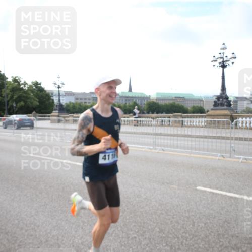 29.06.2025 - hella hamburg halbmarathon Jannik Wohlers http://msf.ph/oto/8141205 29.06.2025 09:37:55 Lombardsbrücke 4116 meine-sportfotos.de