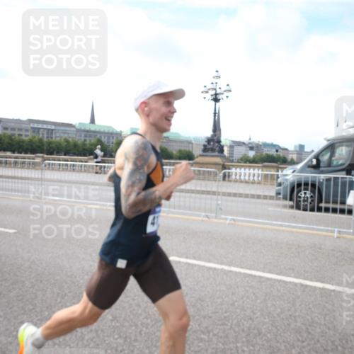29.06.2025 - hella hamburg halbmarathon Jannik Wohlers http://msf.ph/oto/8141216 29.06.2025 09:37:55 Lombardsbrücke 4116 meine-sportfotos.de