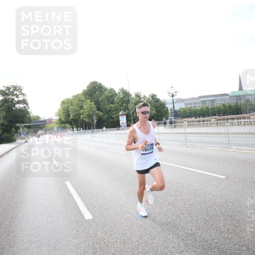 29.06.2025 - hella hamburg halbmarathon Jannik Wohlers http://msf.ph/oto/8141229 29.06.2025 09:38:40 Lombardsbrücke 16529 meine-sportfotos.de