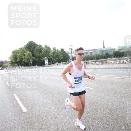 29.06.2025 - hella hamburg halbmarathon Jannik Wohlers http://msf.ph/oto/8141253 29.06.2025 09:38:40 Lombardsbrücke 16529 meine-sportfotos.de