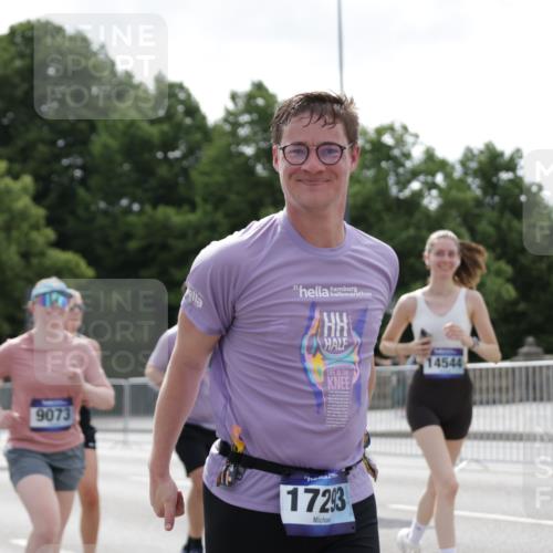 29.06.2025 - hella hamburg halbmarathon Jannik Wohlers http://msf.ph/oto/8141266 29.06.2025 10:43:37 Lombardsbrücke 1026, 1095, 1306, 1459, 1802, 1804, 2073, 2186, 2692, 3065, 3288, 3596, 4627, 4636, 4898, 5001, 5127, 5293, 5890, 5902, 5905, 6895, 7326, 7610, 8591, 8763, 8870, 8957, 9073, 9879, 12445, 12520, 12792, 13777, 13809, 13973, 14474, 14544, 14842, 14874, 15285, 15294, 15675, 15719, 16308, 16862, 17293, 17582, 18080 meine-sportfotos.de