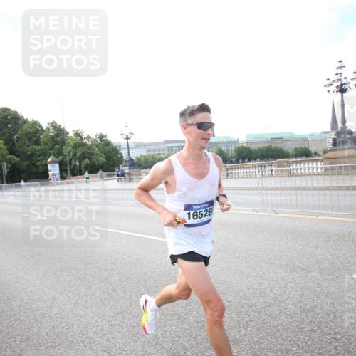 29.06.2025 - hella hamburg halbmarathon Jannik Wohlers http://msf.ph/oto/8141269 29.06.2025 09:38:40 Lombardsbrücke 16529 meine-sportfotos.de