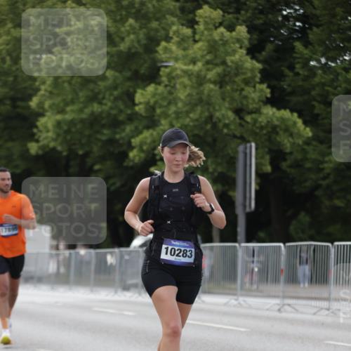 29.06.2025 - hella hamburg halbmarathon Jannik Wohlers http://msf.ph/oto/8141271 29.06.2025 10:06:35 Lombardsbrücke 1993, 5845, 6572, 7503, 8744, 8960, 10283, 12418, 12550, 16554, 17174, 17895, 18316, 18343 meine-sportfotos.de