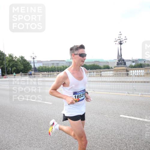 29.06.2025 - hella hamburg halbmarathon Jannik Wohlers http://msf.ph/oto/8141275 29.06.2025 09:38:40 Lombardsbrücke 16529 meine-sportfotos.de