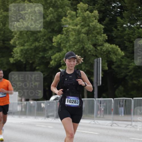 29.06.2025 - hella hamburg halbmarathon Jannik Wohlers http://msf.ph/oto/8141276 29.06.2025 10:06:35 Lombardsbrücke 1993, 5845, 6572, 7503, 8744, 8960, 10283, 12418, 12550, 16554, 17174, 17895, 18316, 18343 meine-sportfotos.de