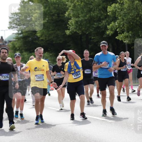 29.06.2025 - hella hamburg halbmarathon Jannik Wohlers http://msf.ph/oto/8141288 29.06.2025 10:43:40 Lombardsbrücke 1026, 1095, 1306, 1459, 1802, 1804, 2073, 2186, 2692, 3065, 3288, 3596, 4627, 4636, 4898, 5001, 5127, 5730, 5731, 5902, 5905, 6895, 7326, 7610, 7818, 8591, 8763, 8870, 8957, 9073, 9879, 11955, 12445, 12520, 12792, 13629, 13809, 13973, 14031, 14474, 14544, 14842, 14874, 15285, 15675, 15719, 16244, 16308, 16862, 17293, 17582 meine-sportfotos.de