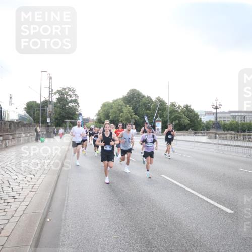 29.06.2025 - hella hamburg halbmarathon Jannik Wohlers http://msf.ph/oto/8141310 29.06.2025 09:44:55 Lombardsbrücke 57, 1758, 1990, 2746, 3043, 4050, 5070, 5328, 5746, 5826, 6781, 7272, 7481, 7651, 7723, 8209, 8883, 9137, 9381, 9571, 9634, 10171, 10486, 11413, 11857, 12049, 12234, 12595, 14028, 14140, 14289, 15621, 15672, 15883, 16157, 16711, 16713, 16818, 17175, 17374, 17428, 18102, 18692, 18737, 18871, 19142, 19194, 19202, 19203, 19204 meine-sportfotos.de