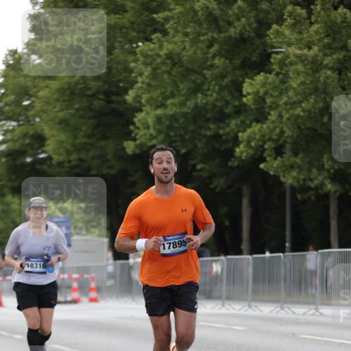 29.06.2025 - hella hamburg halbmarathon Jannik Wohlers http://msf.ph/oto/8141312 29.06.2025 10:06:36 Lombardsbrücke 1993, 5845, 6572, 7503, 8744, 8960, 10283, 12418, 12550, 16554, 17174, 17895, 18316, 18343 meine-sportfotos.de