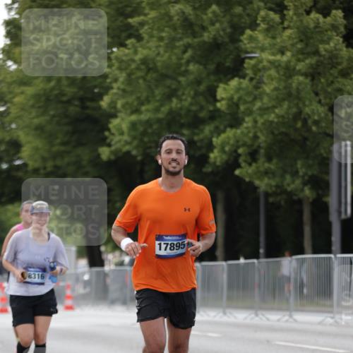 29.06.2025 - hella hamburg halbmarathon Jannik Wohlers http://msf.ph/oto/8141318 29.06.2025 10:06:37 Lombardsbrücke 1993, 4262, 5845, 6572, 7503, 8744, 8960, 10283, 12418, 12550, 16554, 17174, 17895, 18316, 18343 meine-sportfotos.de