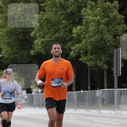 29.06.2025 - hella hamburg halbmarathon Jannik Wohlers http://msf.ph/oto/8141323 29.06.2025 10:06:37 Lombardsbrücke 1993, 4262, 5845, 6572, 7503, 8744, 8960, 10283, 12418, 12550, 16554, 17174, 17895, 18316, 18343 meine-sportfotos.de