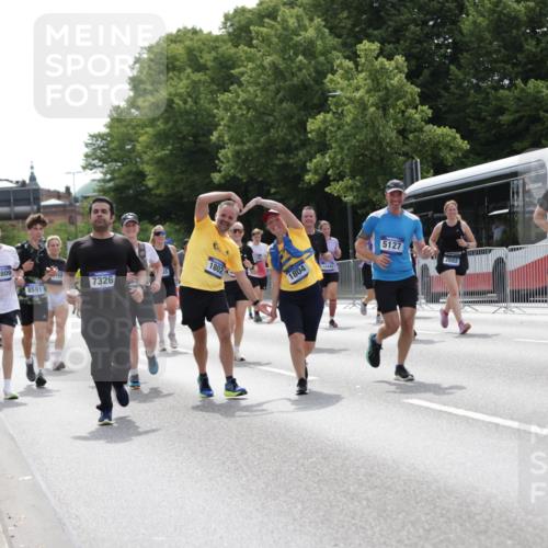 29.06.2025 - hella hamburg halbmarathon Jannik Wohlers http://msf.ph/oto/8141336 29.06.2025 10:43:41 Lombardsbrücke 1026, 1095, 1306, 1459, 1802, 1804, 2073, 2186, 2692, 3065, 3596, 4627, 4636, 4898, 5001, 5127, 5730, 5731, 5902, 5905, 6895, 7326, 7610, 7818, 8591, 8763, 8870, 8957, 9073, 9879, 11955, 12445, 12520, 13629, 13809, 13973, 13987, 14031, 14474, 14544, 14842, 14874, 15675, 15719, 16244, 16308, 16862, 17293, 17582 meine-sportfotos.de