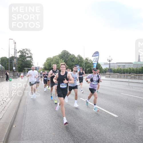 29.06.2025 - hella hamburg halbmarathon Jannik Wohlers http://msf.ph/oto/8141351 29.06.2025 09:44:55 Lombardsbrücke 57, 1758, 1990, 2746, 3043, 4050, 5070, 5328, 5746, 5826, 6781, 7272, 7481, 7651, 7723, 8209, 8883, 9137, 9381, 9571, 9634, 10171, 10486, 11413, 11857, 12049, 12234, 12595, 14028, 14140, 14289, 15621, 15672, 15883, 16157, 16711, 16713, 16818, 17175, 17374, 17428, 18102, 18692, 18737, 18871, 19142, 19194, 19202, 19203, 19204 meine-sportfotos.de