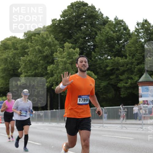 29.06.2025 - hella hamburg halbmarathon Jannik Wohlers http://msf.ph/oto/8141371 29.06.2025 10:06:38 Lombardsbrücke 1993, 4262, 5845, 6572, 6833, 7503, 8744, 8960, 10283, 12418, 12550, 16554, 17174, 17895, 18316, 18343 meine-sportfotos.de