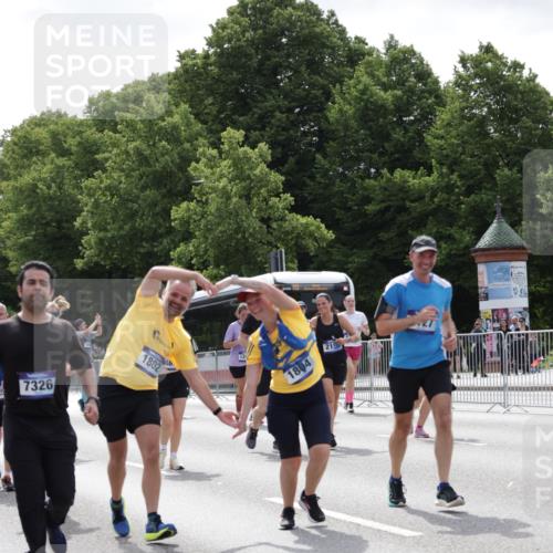 29.06.2025 - hella hamburg halbmarathon Jannik Wohlers http://msf.ph/oto/8141405 29.06.2025 10:43:42 Lombardsbrücke 1026, 1095, 1306, 1459, 1802, 1804, 2186, 2692, 3065, 3596, 4627, 4636, 4898, 5001, 5127, 5730, 5731, 5902, 5905, 6895, 7326, 7610, 7818, 8591, 8763, 8870, 8957, 9073, 9879, 11955, 12445, 12520, 13629, 13809, 13973, 13987, 14031, 14474, 14544, 14842, 14874, 15675, 15719, 16244, 16308, 16862, 17293, 17582 meine-sportfotos.de