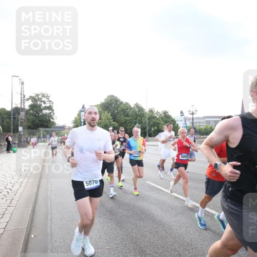 29.06.2025 - hella hamburg halbmarathon Jannik Wohlers http://msf.ph/oto/8141448 29.06.2025 09:44:56 Lombardsbrücke 57, 1758, 1990, 2746, 3043, 4050, 5070, 5328, 5746, 5826, 6781, 7272, 7389, 7481, 7651, 7723, 8209, 8883, 9137, 9381, 9571, 9634, 10171, 10486, 11413, 11857, 12049, 12234, 12595, 14028, 14140, 14289, 15621, 15672, 15883, 16157, 16711, 16713, 16818, 17175, 17374, 17428, 17802, 18099, 18102, 18692, 18737, 18871, 19142, 19194, 19202, 19203, 19204 meine-sportfotos.de