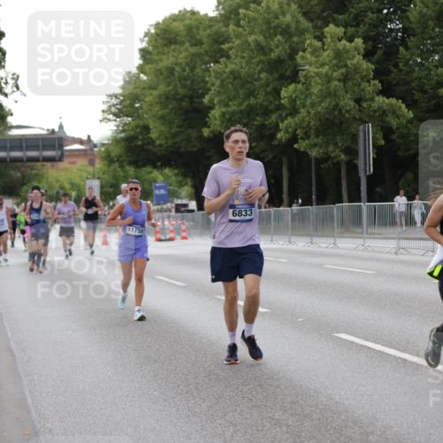 29.06.2025 - hella hamburg halbmarathon Jannik Wohlers http://msf.ph/oto/8141454 29.06.2025 10:06:47 Lombardsbrücke 4262, 5242, 5899, 6517, 6518, 6833, 7503, 8744, 9338, 10700, 11758, 12550, 17895, 18316 meine-sportfotos.de