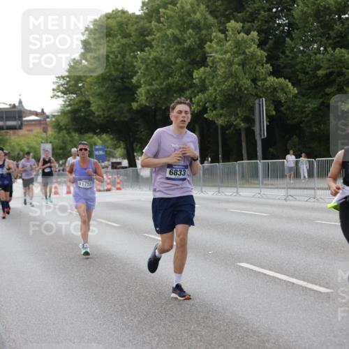 29.06.2025 - hella hamburg halbmarathon Jannik Wohlers http://msf.ph/oto/8141483 29.06.2025 10:06:47 Lombardsbrücke 4262, 5242, 5899, 6517, 6518, 6833, 7503, 8744, 9338, 10700, 11758, 12550, 17895, 18316 meine-sportfotos.de