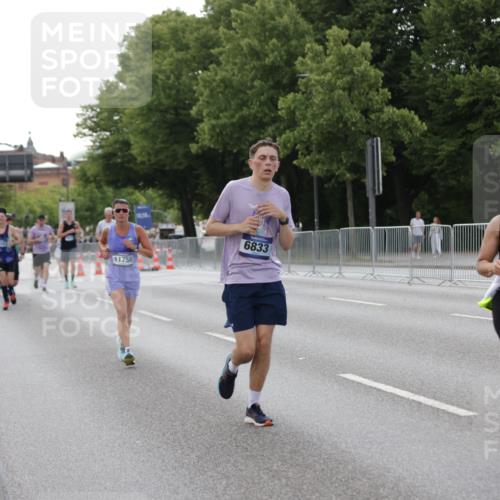 29.06.2025 - hella hamburg halbmarathon Jannik Wohlers http://msf.ph/oto/8141489 29.06.2025 10:06:47 Lombardsbrücke 4262, 5242, 5899, 6517, 6518, 6833, 7503, 8744, 9338, 10700, 11758, 12550, 17895, 18316 meine-sportfotos.de
