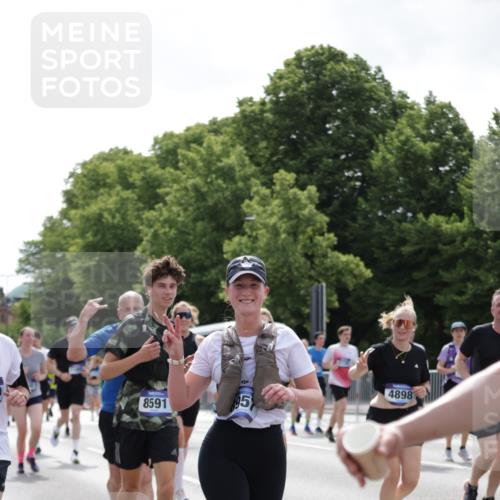 29.06.2025 - hella hamburg halbmarathon Jannik Wohlers http://msf.ph/oto/8141490 29.06.2025 10:43:44 Lombardsbrücke 1095, 1519, 1802, 1804, 2186, 2692, 3065, 3596, 4627, 4636, 4898, 5001, 5127, 5730, 5731, 5902, 5905, 7326, 7610, 7818, 7842, 8591, 8763, 8870, 8957, 9073, 9510, 9879, 10223, 11955, 12256, 12445, 13629, 13809, 13832, 13973, 13987, 14031, 14474, 14544, 14842, 14874, 15675, 16244, 16308, 16862, 17582, 17844 meine-sportfotos.de
