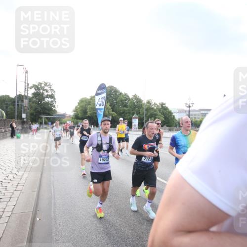 29.06.2025 - hella hamburg halbmarathon Jannik Wohlers http://msf.ph/oto/8141496 29.06.2025 09:44:57 Lombardsbrücke 57, 1758, 1990, 2746, 3043, 4050, 4698, 5070, 5328, 5746, 5826, 6781, 7272, 7389, 7481, 7651, 7723, 8209, 8883, 9137, 9381, 9571, 9634, 10171, 10486, 11413, 11857, 12049, 12234, 12595, 12988, 14028, 14140, 14289, 15621, 15672, 15883, 16157, 16711, 16713, 16818, 17175, 17374, 17428, 17802, 18099, 18102, 18692, 18737, 18871, 19142, 19194, 19202, 19203, 19204 meine-sportfotos.de