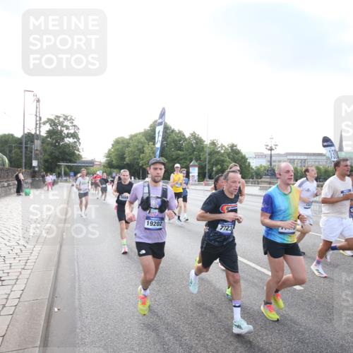 29.06.2025 - hella hamburg halbmarathon Jannik Wohlers http://msf.ph/oto/8141502 29.06.2025 09:44:57 Lombardsbrücke 57, 1758, 1990, 2746, 3043, 4050, 4698, 5070, 5328, 5746, 5826, 6781, 7272, 7389, 7481, 7651, 7723, 8209, 8883, 9137, 9381, 9571, 9634, 10171, 10486, 11413, 11857, 12049, 12234, 12595, 12988, 14028, 14140, 14289, 15621, 15672, 15883, 16157, 16711, 16713, 16818, 17175, 17374, 17428, 17802, 18099, 18102, 18692, 18737, 18871, 19142, 19194, 19202, 19203, 19204 meine-sportfotos.de