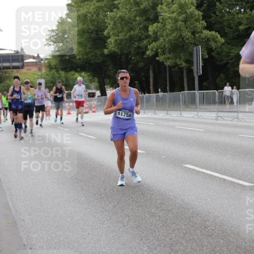 29.06.2025 - hella hamburg halbmarathon Jannik Wohlers http://msf.ph/oto/8141504 29.06.2025 10:06:49 Lombardsbrücke 4262, 5242, 5899, 6517, 6518, 6833, 7503, 9338, 10700, 11758, 12550, 17895, 18218, 18316 meine-sportfotos.de
