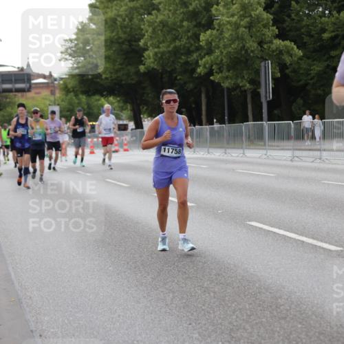 29.06.2025 - hella hamburg halbmarathon Jannik Wohlers http://msf.ph/oto/8141510 29.06.2025 10:06:49 Lombardsbrücke 4262, 5242, 5899, 6517, 6518, 6833, 7503, 9338, 10700, 11758, 12550, 17895, 18218, 18316 meine-sportfotos.de