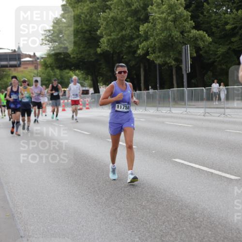 29.06.2025 - hella hamburg halbmarathon Jannik Wohlers http://msf.ph/oto/8141515 29.06.2025 10:06:49 Lombardsbrücke 4262, 5242, 5899, 6517, 6518, 6833, 7503, 9338, 10700, 11758, 12550, 17895, 18218, 18316 meine-sportfotos.de