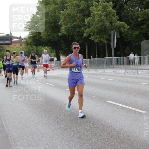 29.06.2025 - hella hamburg halbmarathon Jannik Wohlers http://msf.ph/oto/8141521 29.06.2025 10:06:49 Lombardsbrücke 4262, 5242, 5899, 6517, 6518, 6833, 7503, 9338, 10700, 11758, 12550, 17895, 18218, 18316 meine-sportfotos.de