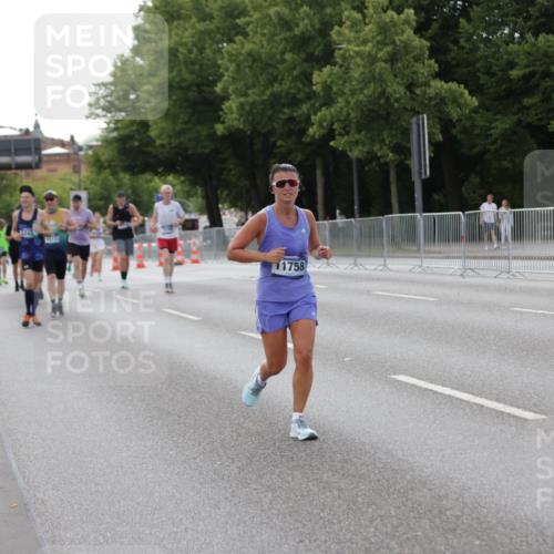 29.06.2025 - hella hamburg halbmarathon Jannik Wohlers http://msf.ph/oto/8141527 29.06.2025 10:06:49 Lombardsbrücke 4262, 5242, 5899, 6517, 6518, 6833, 7503, 9338, 10700, 11758, 12550, 17895, 18218, 18316 meine-sportfotos.de