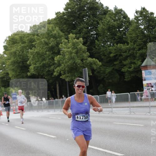 29.06.2025 - hella hamburg halbmarathon Jannik Wohlers http://msf.ph/oto/8141532 29.06.2025 10:06:50 Lombardsbrücke 4262, 5242, 5899, 6517, 6518, 6707, 6713, 6715, 6833, 7503, 9338, 10700, 11758, 12550, 17895, 18218, 18316 meine-sportfotos.de