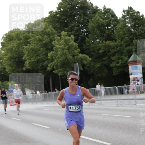 29.06.2025 - hella hamburg halbmarathon Jannik Wohlers http://msf.ph/oto/8141539 29.06.2025 10:06:50 Lombardsbrücke 4262, 5242, 5899, 6517, 6518, 6707, 6713, 6715, 6833, 7503, 9338, 10700, 11758, 12550, 17895, 18218, 18316 meine-sportfotos.de