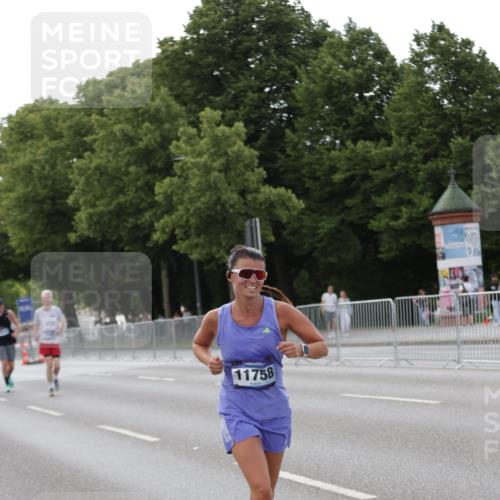 29.06.2025 - hella hamburg halbmarathon Jannik Wohlers http://msf.ph/oto/8141545 29.06.2025 10:06:50 Lombardsbrücke 4262, 5242, 5899, 6517, 6518, 6707, 6713, 6715, 6833, 7503, 9338, 10700, 11758, 12550, 17895, 18218, 18316 meine-sportfotos.de