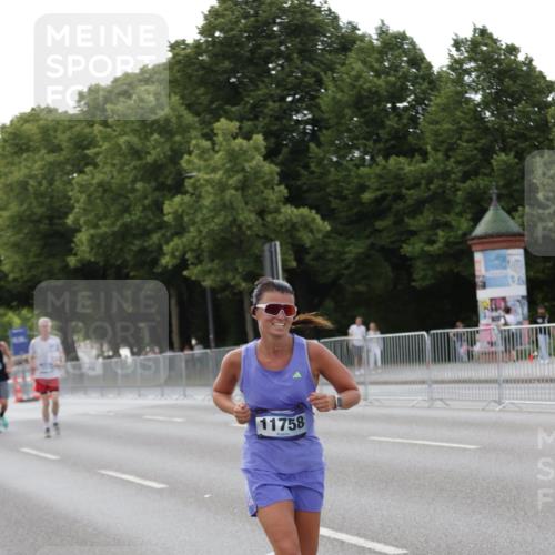 29.06.2025 - hella hamburg halbmarathon Jannik Wohlers http://msf.ph/oto/8141551 29.06.2025 10:06:50 Lombardsbrücke 4262, 5242, 5899, 6517, 6518, 6707, 6713, 6715, 6833, 7503, 9338, 10700, 11758, 12550, 17895, 18218, 18316 meine-sportfotos.de
