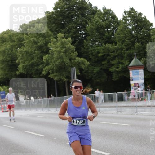 29.06.2025 - hella hamburg halbmarathon Jannik Wohlers http://msf.ph/oto/8141559 29.06.2025 10:06:50 Lombardsbrücke 4262, 5242, 5899, 6517, 6518, 6707, 6713, 6715, 6833, 7503, 9338, 10700, 11758, 12550, 17895, 18218, 18316 meine-sportfotos.de