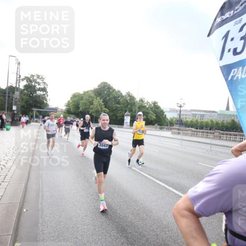 29.06.2025 - hella hamburg halbmarathon Jannik Wohlers http://msf.ph/oto/8141560 29.06.2025 09:44:58 Lombardsbrücke 57, 1758, 1990, 2746, 3043, 4050, 4698, 4749, 5070, 5328, 5746, 5826, 6358, 6781, 7272, 7389, 7481, 7651, 7723, 8209, 8883, 9137, 9381, 9571, 9634, 10171, 10486, 11413, 11857, 12049, 12234, 12595, 12988, 14028, 14140, 14289, 14784, 15621, 15672, 15883, 16157, 16711, 16818, 17175, 17374, 17802, 18099, 18102, 18692, 18737, 19194, 19202, 19203, 19204 meine-sportfotos.de