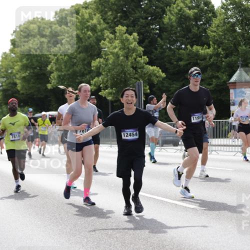 29.06.2025 - hella hamburg halbmarathon Jannik Wohlers http://msf.ph/oto/8141587 29.06.2025 10:43:47 Lombardsbrücke 1519, 1802, 1804, 2186, 2343, 2610, 2692, 3065, 3596, 4636, 4898, 5001, 5127, 5730, 5731, 5902, 5905, 7326, 7610, 7818, 7842, 8272, 8591, 8763, 8957, 9073, 9510, 9879, 10223, 11955, 12256, 12322, 12445, 12803, 12995, 13629, 13809, 13832, 13973, 13987, 14031, 14654, 14842, 14874, 15675, 16244, 17582, 17844 meine-sportfotos.de