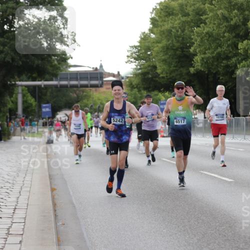 29.06.2025 - hella hamburg halbmarathon Jannik Wohlers http://msf.ph/oto/8141593 29.06.2025 10:06:52 Lombardsbrücke 4262, 5242, 5899, 6517, 6518, 6707, 6713, 6715, 6833, 7503, 9338, 10700, 11758, 12550, 17062, 17895, 18218, 18316 meine-sportfotos.de