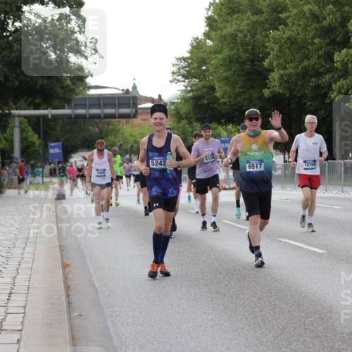 29.06.2025 - hella hamburg halbmarathon Jannik Wohlers http://msf.ph/oto/8141603 29.06.2025 10:06:53 Lombardsbrücke 2032, 4262, 4550, 5242, 5899, 6517, 6518, 6707, 6713, 6715, 6833, 7503, 9338, 10700, 11758, 15051, 17062, 18218 meine-sportfotos.de