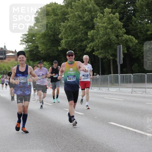 29.06.2025 - hella hamburg halbmarathon Jannik Wohlers http://msf.ph/oto/8141615 29.06.2025 10:06:53 Lombardsbrücke 2032, 4262, 4550, 5242, 5899, 6517, 6518, 6707, 6713, 6715, 6833, 7503, 9338, 10700, 11758, 15051, 17062, 18218 meine-sportfotos.de