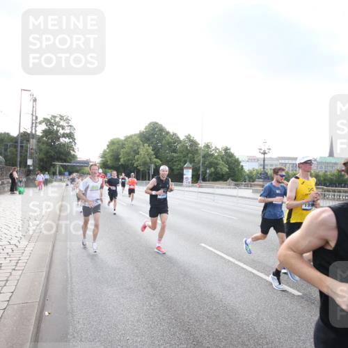 29.06.2025 - hella hamburg halbmarathon Jannik Wohlers http://msf.ph/oto/8141618 29.06.2025 09:44:58 Lombardsbrücke 57, 1758, 1990, 2746, 3043, 4050, 4698, 4749, 5070, 5328, 5746, 5826, 6358, 6781, 7272, 7389, 7481, 7651, 7723, 8209, 8883, 9137, 9381, 9571, 9634, 10171, 10486, 11413, 11857, 12049, 12234, 12595, 12988, 14028, 14140, 14289, 14784, 15621, 15672, 15883, 16157, 16711, 16818, 17175, 17374, 17802, 18099, 18102, 18692, 18737, 19194, 19202, 19203, 19204 meine-sportfotos.de