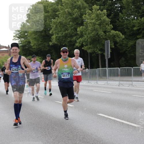 29.06.2025 - hella hamburg halbmarathon Jannik Wohlers http://msf.ph/oto/8141621 29.06.2025 10:06:53 Lombardsbrücke 2032, 4262, 4550, 5242, 5899, 6517, 6518, 6707, 6713, 6715, 6833, 7503, 9338, 10700, 11758, 15051, 17062, 18218 meine-sportfotos.de