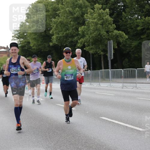 29.06.2025 - hella hamburg halbmarathon Jannik Wohlers http://msf.ph/oto/8141626 29.06.2025 10:06:53 Lombardsbrücke 2032, 4262, 4550, 5242, 5899, 6517, 6518, 6707, 6713, 6715, 6833, 7503, 9338, 10700, 11758, 15051, 17062, 18218 meine-sportfotos.de