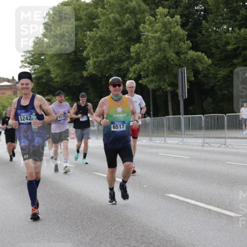 29.06.2025 - hella hamburg halbmarathon Jannik Wohlers http://msf.ph/oto/8141631 29.06.2025 10:06:53 Lombardsbrücke 2032, 4262, 4550, 5242, 5899, 6517, 6518, 6707, 6713, 6715, 6833, 7503, 9338, 10700, 11758, 15051, 17062, 18218 meine-sportfotos.de